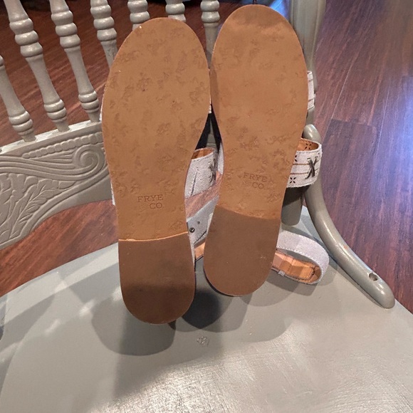 Frye and Co Size 9.5 gray ankle sandals Soles look brand new - Picture 6 of 6